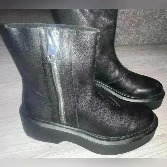 Zara  LOW HEELED LEATHER ANKLE BOOTS WITH ZIPPER NWOT - Picture 3 of 11